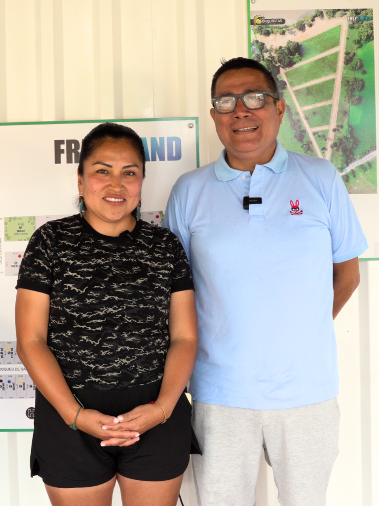 Oswaldo y su esposa, clientes de Las Orquídeas